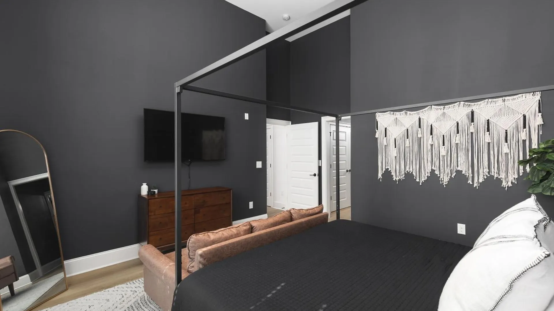 Apartment Luxury 6 Bed 3 Bedroom Walk To Restaurants And Coffee Nashville United States