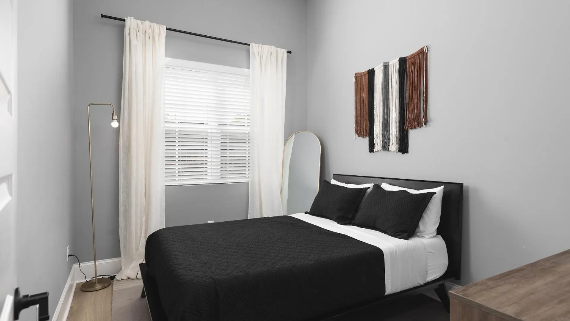 Luxury 6 Bed 3 Bedroom Walk To Restaurants And Coffee Nashville 0*,  United States